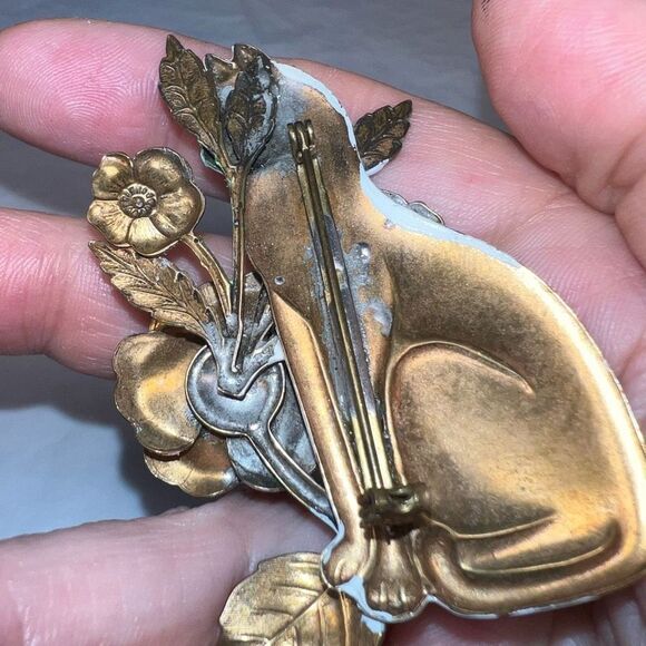 Vintage Painted Metal and Rhinestone White Cat and Flower Pin - Picture 7 of 9